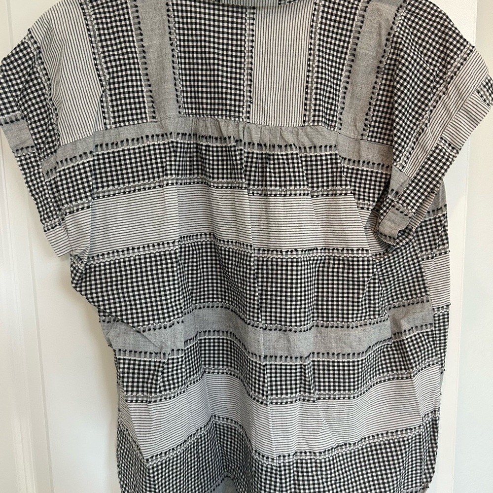 LOFT Monochrome Patterned Short Sleeve Top - Picture 2 of 2